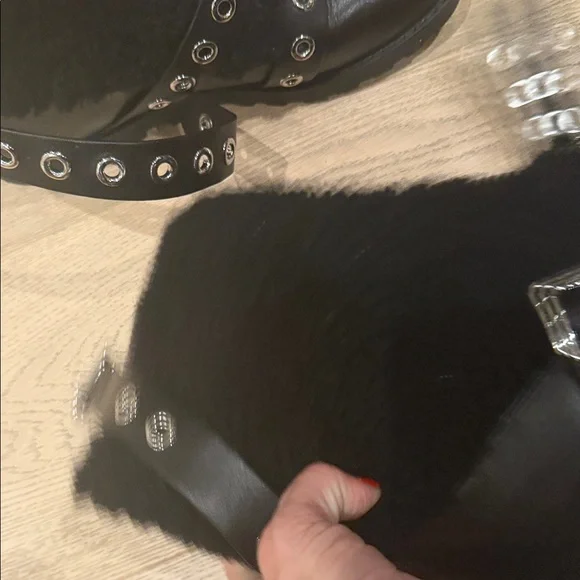 Marc by Marc Jacobs Black Shearling Lace-Up Buckle Ankle Boots.. size 10 - Picture 5 of 10